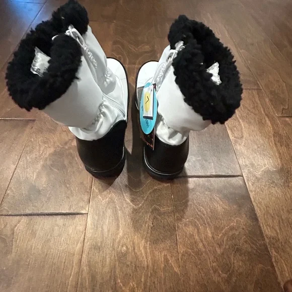 TOTES White and Black Winter Boots - Picture 5 of 8